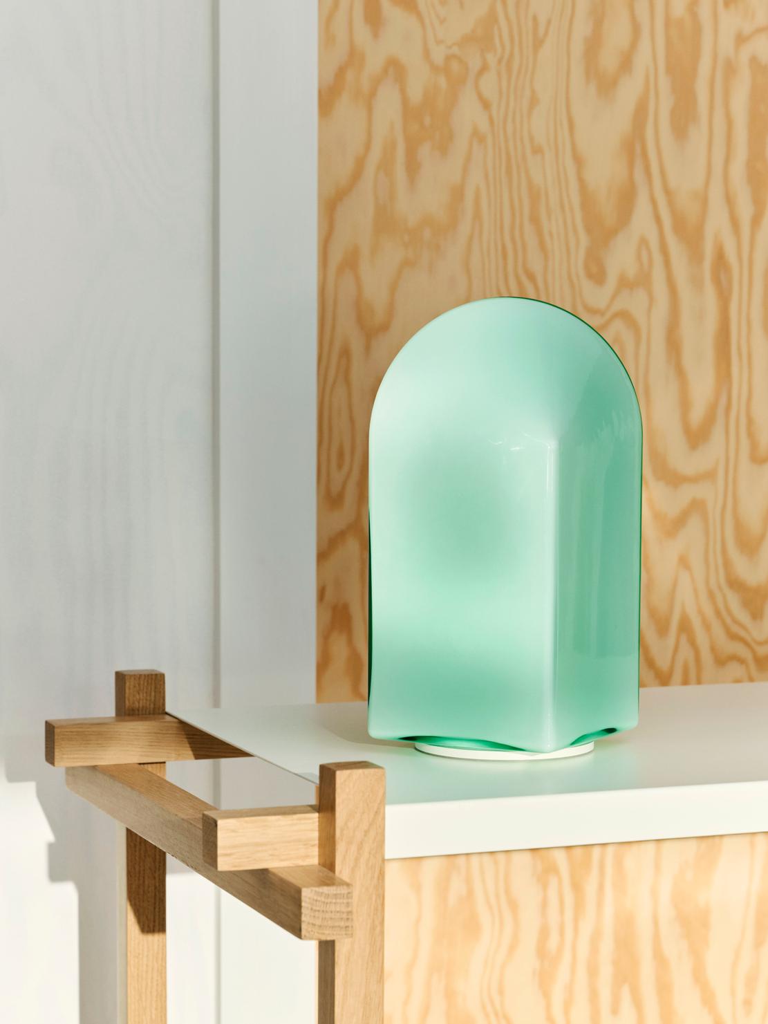 Woody Shelving Column Low 2.0 almond white shelves and soaped oak frame_Parade Portable Lamp 240 seafoam green