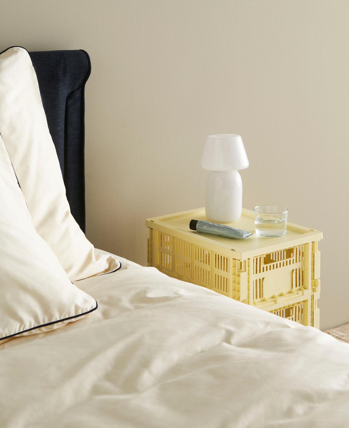 HAY Colour Crate M light yellow_HAY Colour Crate Lid M light yellow_HAY Colour Crate Wheels_Apollo Portable white_Outline ivory 01