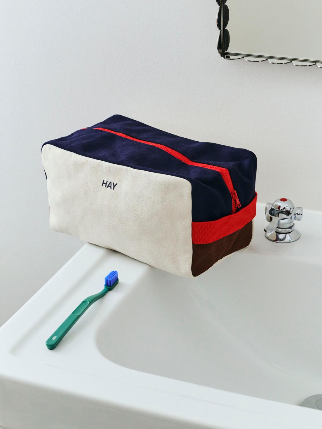 Multi Wash Bag Cream multi_Tann toothbrush Pine green and blue